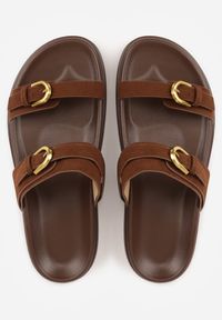 Born2be - Ciemnobrązowe Klapki z Dwoma Paskami i Klamrami Cevinra. Okazja: na co dzień. Kolor: brązowy. Sezon: lato. Styl: casual, elegancki #8
