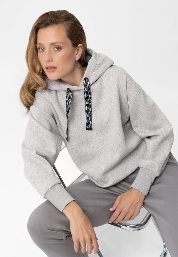 Volcano - Bluza z kapturem B-ROSI. Typ kołnierza: kaptur. Materiał: materiał, bawełna. Wzór: gładki, aplikacja, kolorowy. Styl: klasyczny