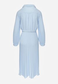 Renee - Niebieska Koszulowa Sukienka z Plisowanymi Zdobieniami i Paskiem z Klamrą Efrivelle. Okazja: na co dzień. Kolor: niebieski. Długość rękawa: długi rękaw. Wzór: aplikacja. Typ sukienki: koszulowe. Styl: casual, elegancki, klasyczny #3