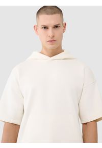 4f - 4F Bluza z krótkim rękawem z kapturem męska - biała M. Okazja: na co dzień. Typ kołnierza: kaptur. Kolor: biały. Materiał: dzianina, dresówka, bawełna, poliester, materiał. Długość rękawa: krótki rękaw. Długość: krótkie. Wzór: gładki, ze splotem. Styl: sportowy, casual