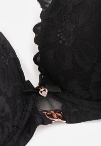 Born2be - Czarny Biustonosz z Ozdobną Koronką i Metaliczną Ozdobą Terzedi. Kolor: czarny. Materiał: koronka. Rodzaj stanika: odpinane ramiączka. Wzór: aplikacja, koronka #4