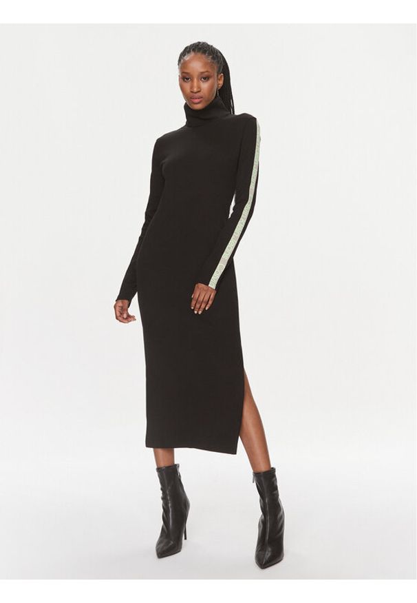 Calvin Klein Jeans Sukienka dzianinowa J20J222728 Czarny Regular Fit. Kolor: czarny. Materiał: bawełna, dzianina