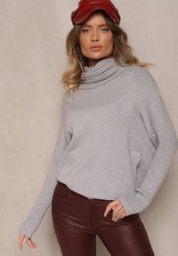 Renee - Jasnoszary Golf z Kieszeniami z Dzianiny z Wiskozą Lannorella. Okazja: na co dzień. Typ kołnierza: golf. Kolor: szary. Materiał: wiskoza, dzianina. Długość rękawa: długi rękaw. Długość: długie. Wzór: aplikacja. Styl: casual