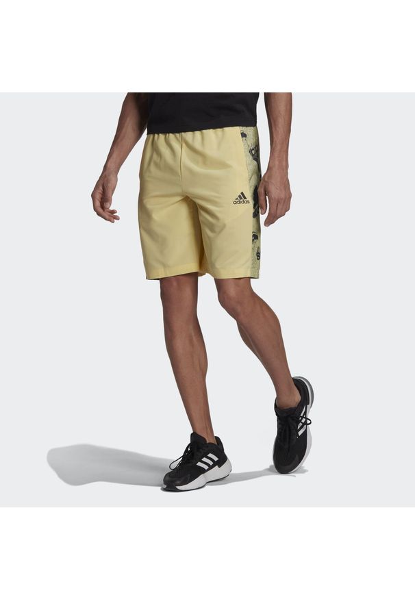 Adidas - Tkane szorty adidas Essentials BrandLove. Kolor: żółty, wielokolorowy, zielony