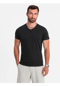 Ombre Clothing - Klasyczna męska bawełniana koszulka z dekoltem w serek BASIC - czarna V1 - Rozmiar: S. Typ kołnierza: dekolt w serek. Kolor: czarny. Materiał: bawełna. Styl: klasyczny #4