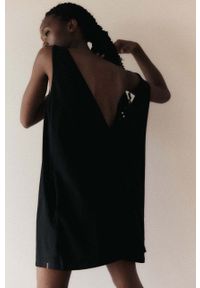 MUUV. sukienka bawełniana #SKATEGIRL kolor czarny mini oversize. Kolor: czarny. Materiał: bawełna. Długość rękawa: na ramiączkach. Typ sukienki: oversize. Długość: mini #4