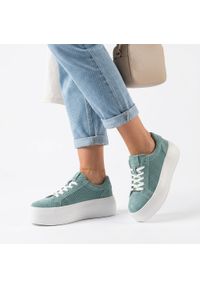 Sneakersy damskie Filippo, cholewka ze skóry naturalnej zamszowej perforowane wstawki po bokach wiązany fason, zielone, DP7520/26. Okazja: na co dzień. Zapięcie: sznurówki. Kolor: zielony. Materiał: zamsz, skóra. Szerokość cholewki: normalna. Obcas: na platformie. Styl: casual #4