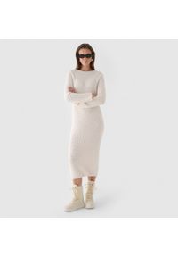 outhorn - Sukienka maxi z długim rękawem - złamana biel. Typ kołnierza: dekolt w łódkę. Kolekcja: plus size. Materiał: materiał, poliester, akryl, dzianina, wełna. Długość rękawa: długi rękaw. Wzór: ze splotem. Długość: maxi #8