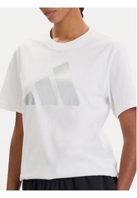 Adidas - adidas T-Shirt Holiday Metallic Graphic JM4427 Biały Regular Fit. Kolor: biały. Materiał: bawełna #5