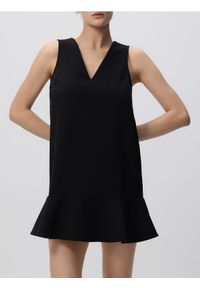 Reserved - Sukienka mini z falbaną - czarny. Kolor: czarny. Materiał: wiskoza, tkanina. Długość: mini