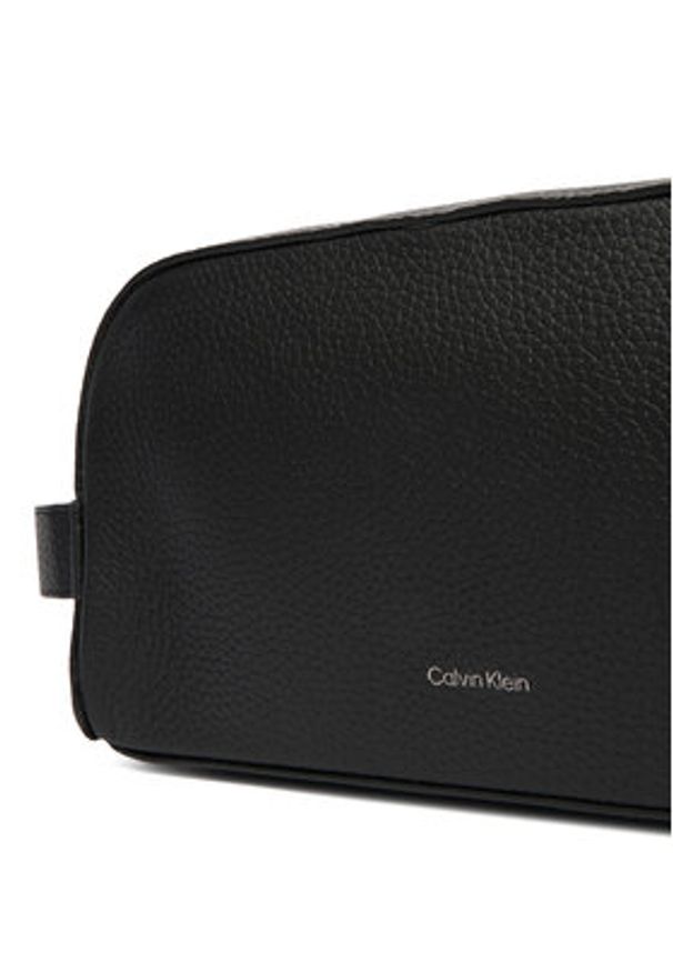 Calvin Klein Kosmetyczka Foil Emboss Dopp Kit LV04D1031G Czarny. Kolor: czarny. Materiał: skóra