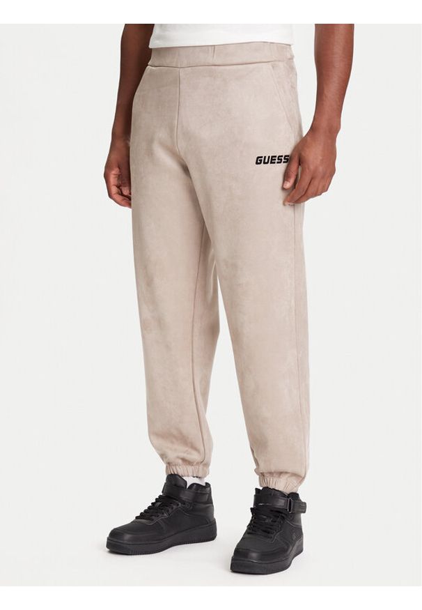 Guess Spodnie dresowe Z5YB03 KCJY2 Beżowy Regular Fit. Kolor: beżowy. Materiał: bawełna