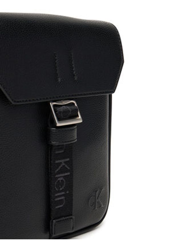 Calvin Klein Saszetka Cargo Flap Reporter LV04D3131G Czarny. Kolor: czarny. Materiał: skóra