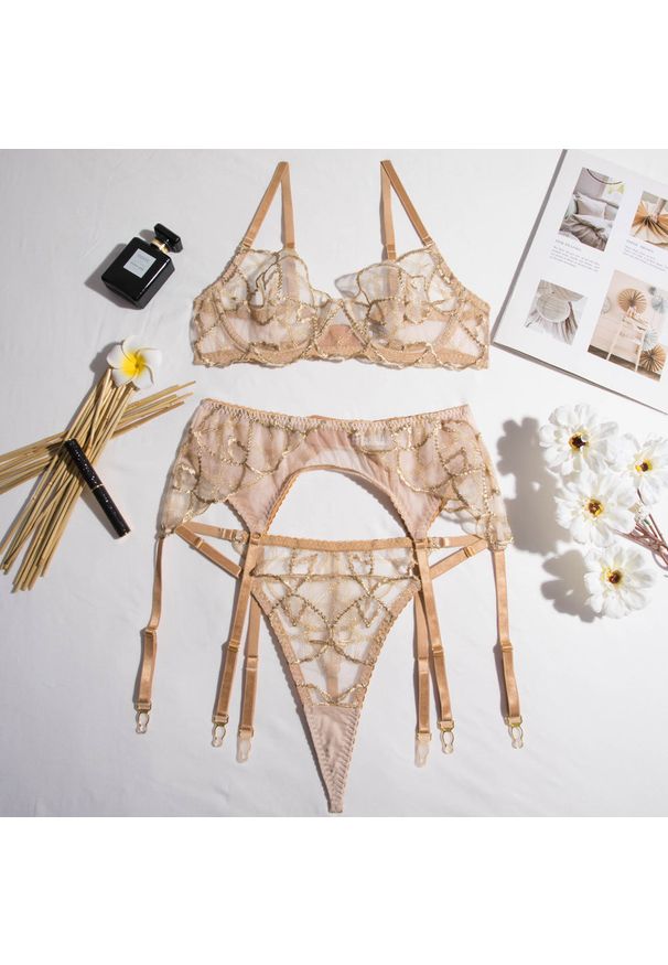 Intica - Komplet bielizny metalizowanej z subtelnymi zdobieniami Oretta. Kolor: złoty. Materiał: tkanina, materiał. Wzór: aplikacja