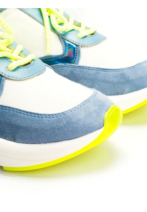 Patrizia Pepe Sneakersy | 2V9651 A6Q4 | Kobieta | Biały, Niebieski. Kolor: biały, niebieski, wielokolorowy. Materiał: materiał, skóra. Wzór: aplikacja