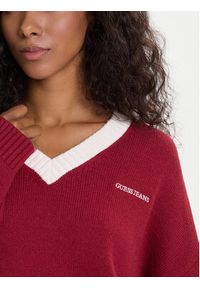 Guess Jeans Sweter 178814 Czerwony Classic Fit. Kolor: czerwony. Materiał: bawełna