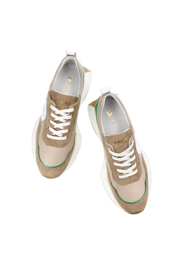 Beżowe Sneakersy Carinii Modne Buty Damskie. Kolor: beżowy. Materiał: zamsz, skóra. Szerokość cholewki: normalna. Obcas: na obcasie. Styl: sportowy. Wysokość obcasa: średni