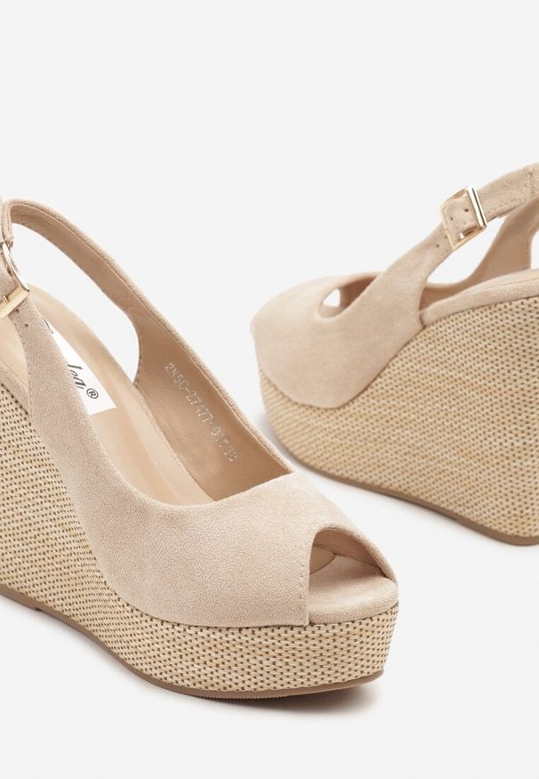 Renee - Beżowe Sandały Slingback z Imitacji Zamszu na Koturnie Daldiva. Okazja: na co dzień. Zapięcie: pasek. Kolor: beżowy. Materiał: zamsz. Obcas: na koturnie. Styl: elegancki, casual