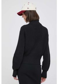 Calvin Klein Jeans sweter bawełniany kolor czarny lekki z golfem. Typ kołnierza: golf. Kolor: czarny. Materiał: bawełna. Długość rękawa: długi rękaw. Długość: długie. Wzór: ze splotem #3