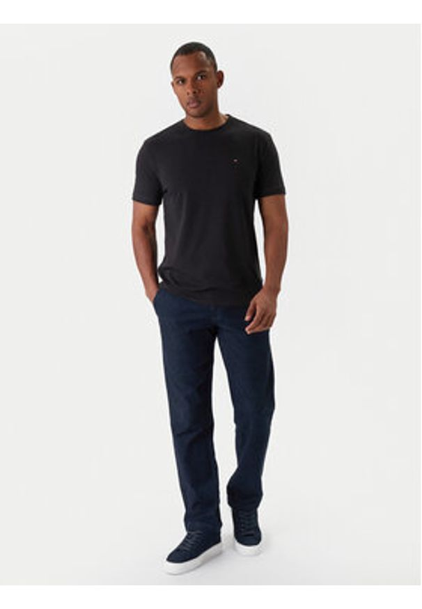 TOMMY HILFIGER - Tommy Hilfiger T-Shirt UM0UM03362 Czarny Regular Fit. Kolor: czarny. Materiał: bawełna