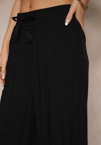 Renee - Czarne Szerokie Spodnie z Wiskozy ze Sznurkiem Natisetia. Okazja: na co dzień. Kolor: czarny. Materiał: wiskoza. Styl: elegancki, casual