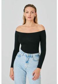 Saint Body body kolor czarny gładka. Typ kołnierza: dekolt hiszpanka. Kolor: czarny. Materiał: materiał, dzianina. Długość rękawa: długi rękaw. Długość: długie. Wzór: gładki #1