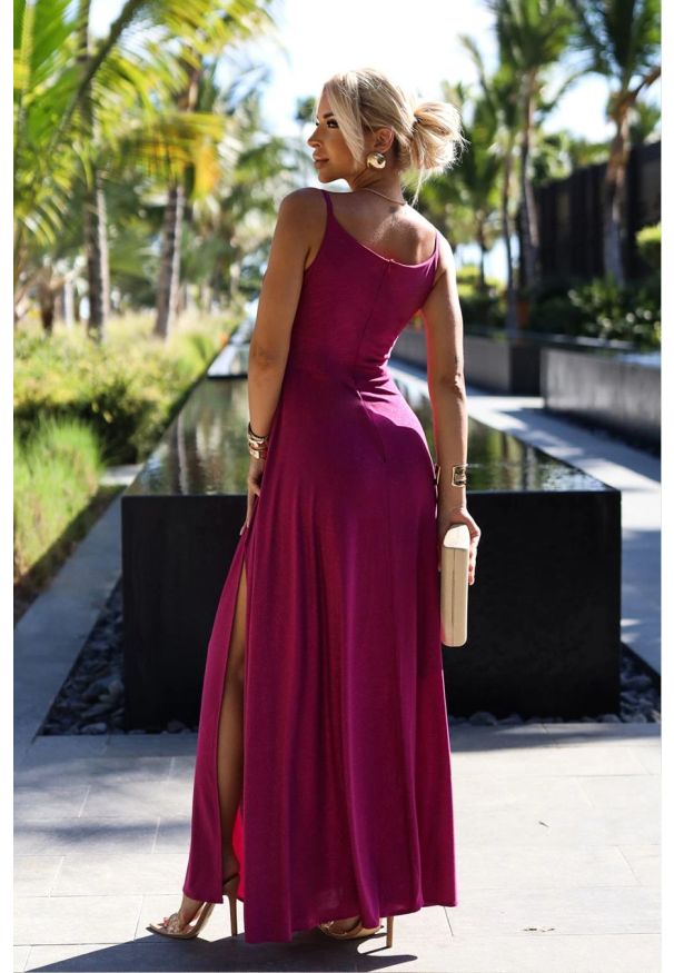 Sukienki.shop - Długa sukienka na wesele rozkloszowana na ramiączkach fuksja. Okazja: na ślub cywilny, na wesele. Kolor: różowy. Długość rękawa: na ramiączkach. Styl: wizytowy. Długość: maxi