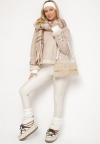 Born2be - Beżowa Kurtka Biker Ozdobiona Wstawkami z Futerka i Paskami Nonnie. Okazja: na co dzień. Kolor: beżowy. Materiał: futro. Długość rękawa: długi rękaw. Długość: długie. Wzór: aplikacja. Styl: casual, elegancki, klasyczny #3