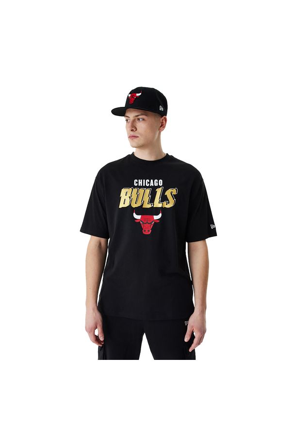 Koszulka męska New Era Team Script OS Tee Chicago Bulls. Kolor: czarny