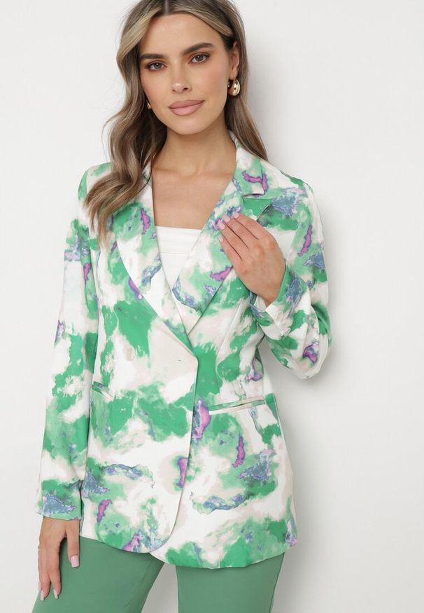Born2be - Beżowo-Zielona Dwurzędowa Marynarka z Abstrakcyjnym Wzorem Tie-Dye Floretellia. Okazja: na co dzień, na spotkanie biznesowe. Kolor: beżowy. Materiał: tkanina, jeans. Styl: casual, biznesowy, elegancki, klasyczny