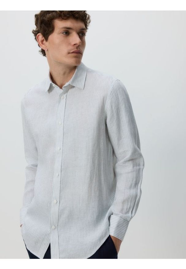 Reserved - Lniana koszula regular fit - jasnoniebieski. Kolor: niebieski. Materiał: len