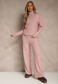 Renee - Różowy Komplet Dzianinowy z Wełną i Bawełną Szerokie Spodnie i Golf Lennria. Kolor: różowy. Materiał: wełna, dzianina, bawełna