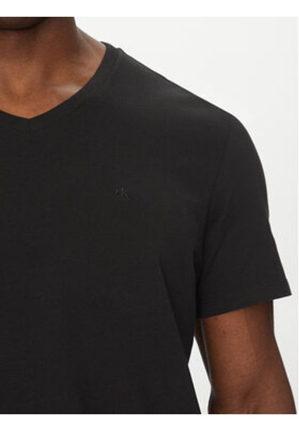 Calvin Klein Jeans T-Shirt LV040HM298 Czarny Regular Fit. Kolor: czarny. Materiał: bawełna