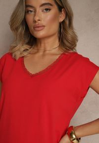 Renee - Czerwony T-shirt z Bawełny Ozdobiony Koronką Ralienne. Okazja: na co dzień. Kolor: czerwony. Materiał: bawełna, koronka. Wzór: aplikacja, koronka. Styl: casual #4