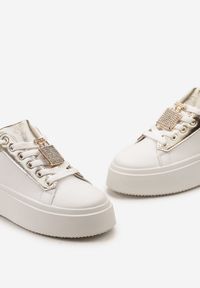 Born2be - Biało-Złote Sneakersy Moraga. Zapięcie: sznurówki. Kolor: biały. Wzór: gładki. Obcas: na platformie #5