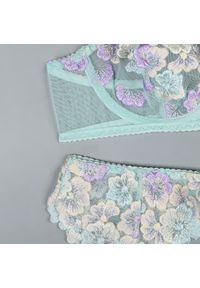 Intica - Komplet bielizny z haftem na co dzień i na specjalne okazje Chiyoe. Kolor: niebieski. Materiał: materiał. Wzór: haft #8