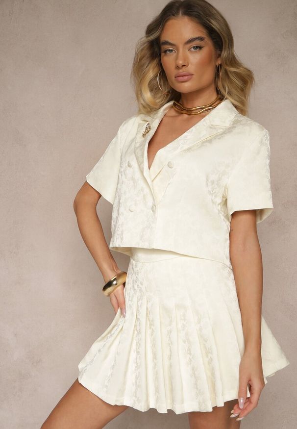 Renee - Jasnobeżowy Komplet z Wiskozy Plisowana Spódnica z Szortami i Krótka Bluzka Nilistta. Kolor: beżowy. Materiał: wiskoza. Wzór: aplikacja