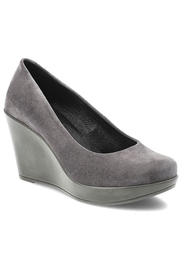 Czółenka damskie Karino, na wysokim koturnie eleganckie skórzane zamszowe wygodne z okrągłym noskiem, szare, 1224-002-P. Okazja: na co dzień. Nosek buta: okrągły. Kolor: szary. Materiał: welur, skóra, zamsz. Obcas: na koturnie. Styl: elegancki