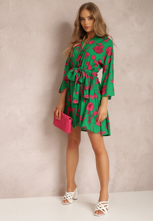 Renee - Zielona Sukienka Thaleira. Typ kołnierza: dekolt w kształcie V. Kolor: zielony. Sezon: lato. Typ sukienki: kopertowe. Długość: mini