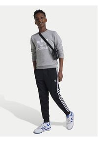 Adidas - adidas Spodnie dresowe adicolor SST IX7630 Czarny Regular Fit. Kolor: czarny. Materiał: syntetyk #7