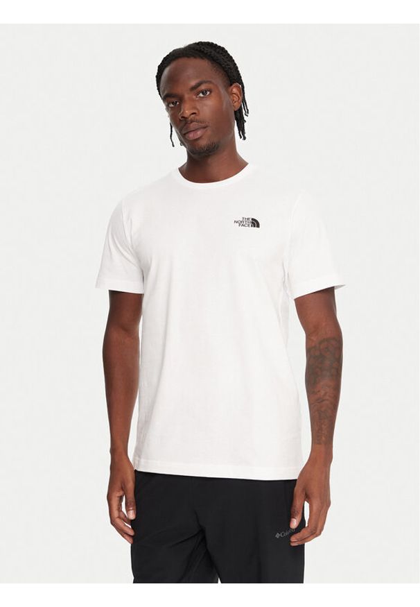 The North Face T-Shirt Half Dome Photo NF0A8EE9 Biały Regular Fit. Kolor: biały. Materiał: bawełna