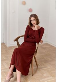 Marie Zélie - Sukienka Margarita ceglasta. Kolor: czerwony. Materiał: wiskoza, dzianina, materiał, elastan, tkanina. Długość rękawa: długi rękaw. Typ sukienki: trapezowe #2