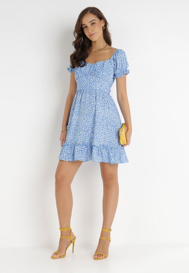 Born2be - Niebieska Sukienka Emas. Kolor: niebieski. Materiał: tkanina. Wzór: nadruk, kwiaty. Długość: mini