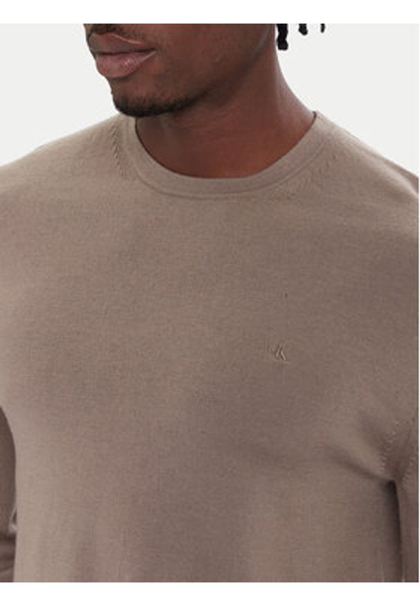 Calvin Klein Sweter LV04LB305G Beżowy Regular Fit. Kolor: beżowy. Materiał: wełna