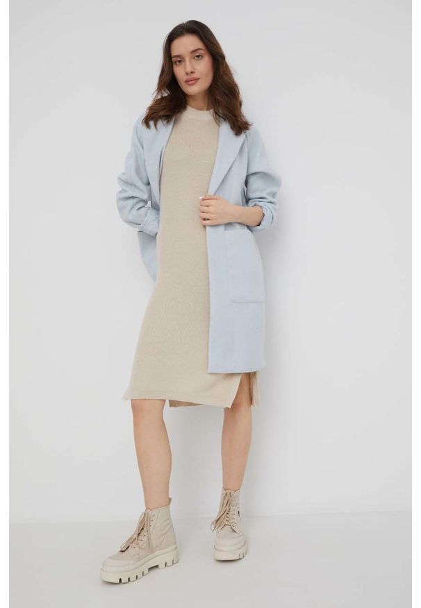 only - Only sukienka kolor beżowy midi prosta. Okazja: na co dzień. Kolor: beżowy. Materiał: dzianina. Wzór: gładki. Typ sukienki: proste. Styl: casual. Długość: midi