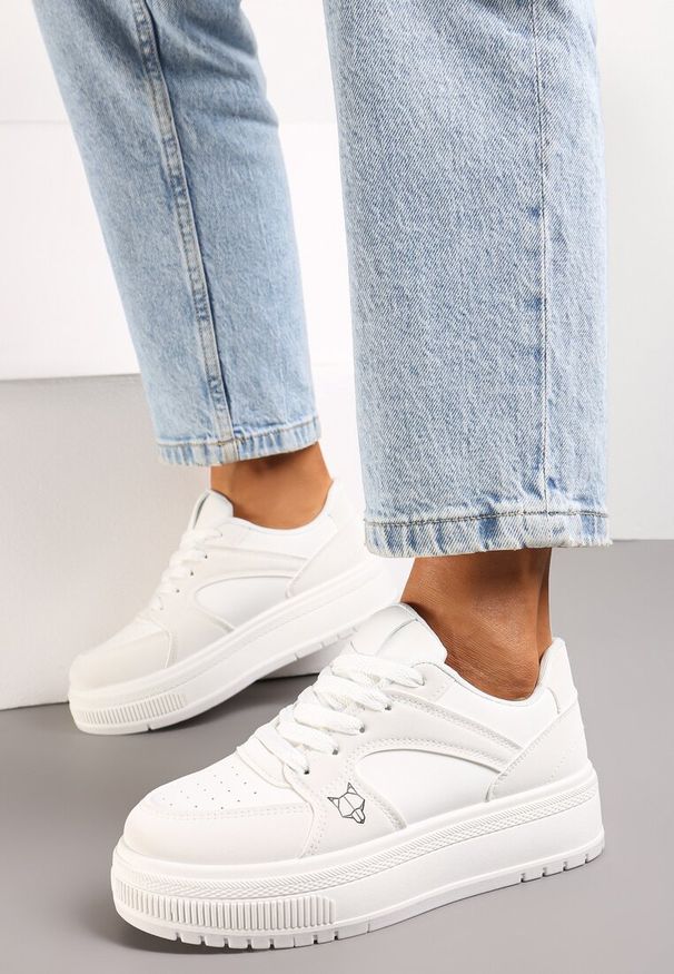 Renee - Białe Sneakersy przed Kostkę na Platformie Alsoma. Wysokość cholewki: przed kostkę. Kolor: biały. Obcas: na platformie