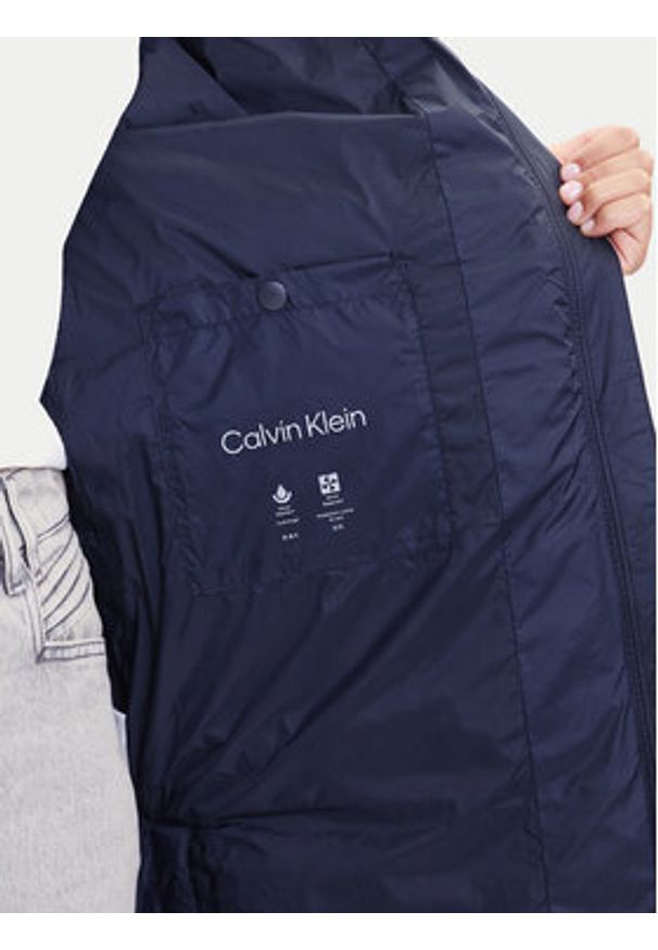 Calvin Klein Jeans Kurtka puchowa Essential LV047D502G Granatowy Regular Fit. Kolor: niebieski. Materiał: syntetyk