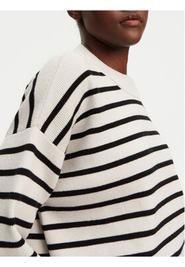 AMI PARIS - AMI Paris Sweter UKS036.KN0041 Szary Relaxed Fit. Kolor: szary. Materiał: bawełna