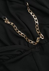 Born2be - Czarna Asymetryczna Sukienka Maxi na Jedno Ramię z Łańcuszkiem Przy Ramieniu Kesilli. Kolor: czarny. Materiał: wiskoza. Sezon: lato. Typ sukienki: asymetryczne. Styl: elegancki. Długość: maxi #7