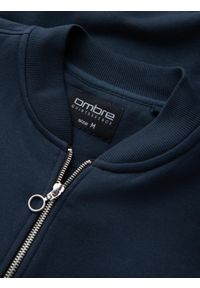 Ombre Clothing - Rozpinana bawełniana bluza męska dresowa bomberka – granatowa V4 - Rozmiar: L. Okazja: na co dzień. Kolor: niebieski. Materiał: dresówka, bawełna. Wzór: aplikacja. Styl: sportowy, casual, elegancki